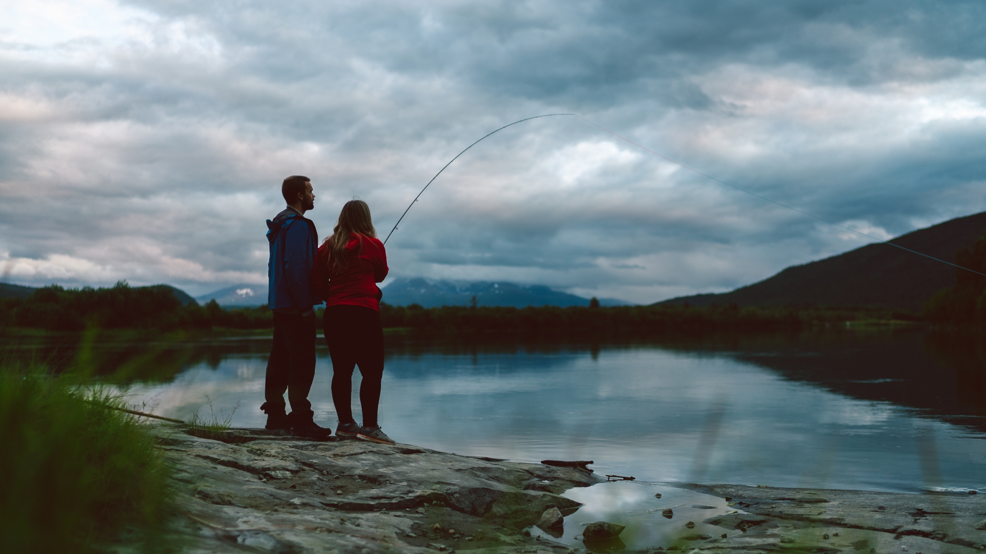 Couple fishing in the Målselv river