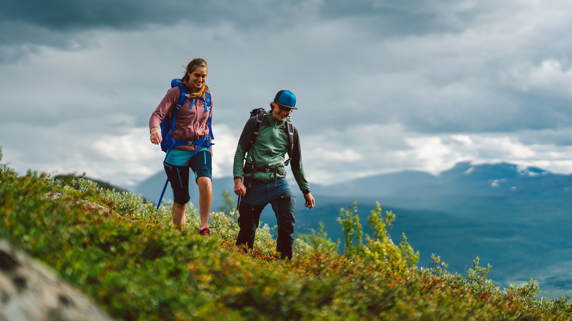 Couple hiking i Norway