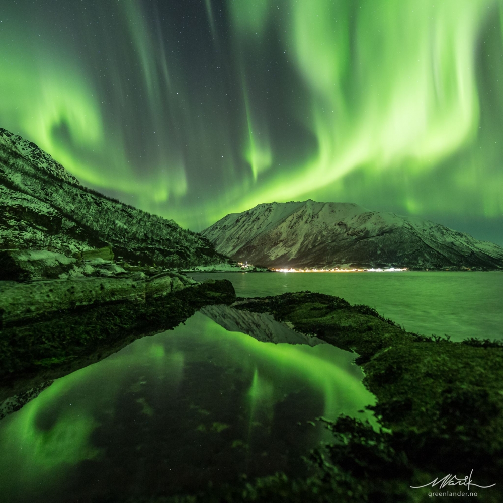 aurora and reflections in the sea