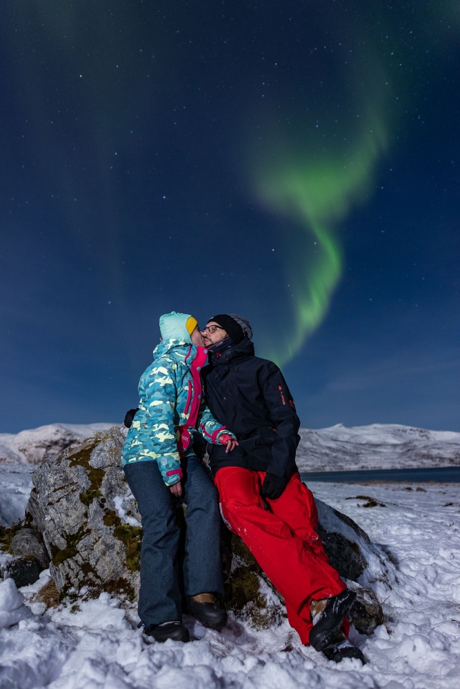 couple kissing under northern lights