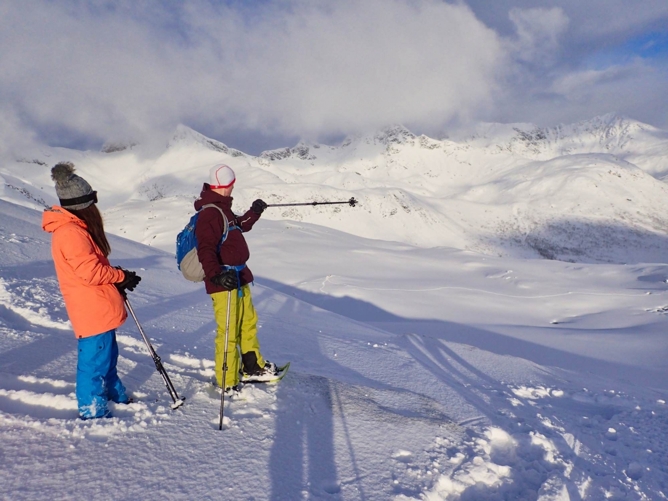 Scenic snowshoe trip over Tromsø
