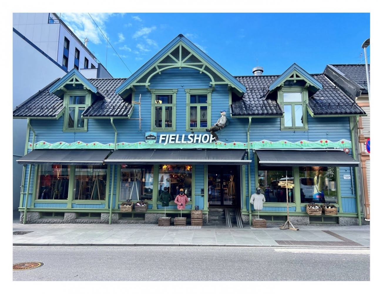 Fjellshop entrance with summer decorations