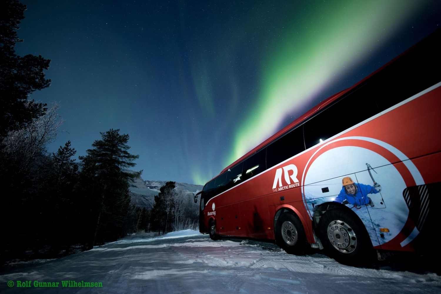 the arctic route bussen under nordlys