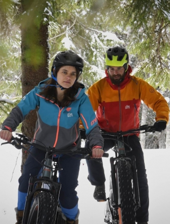 Personer som sykler vintertid i Tromsø