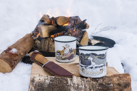 Visit Tromsø mugs by bonfire