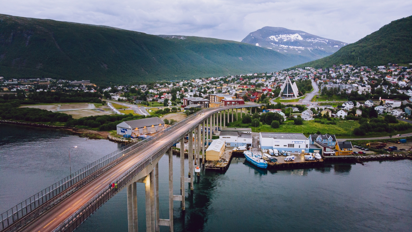 Dronebilde of Tromsøbrua