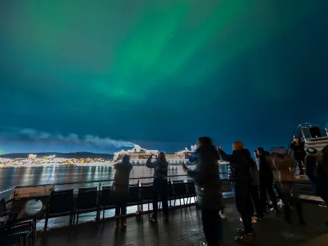 Nordlys sett fra sjøsiden på en båttur med Brim i Tromsø
