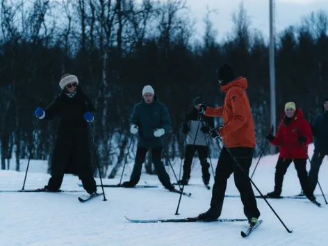 Guests learn to ski along with the guide 472x354 © SkiTromsø