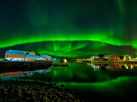 Nordlys over hotellet