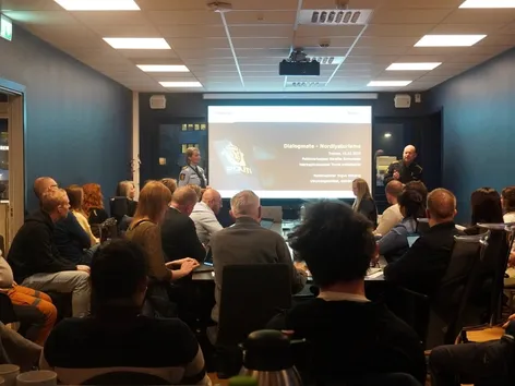 Politiet presenter under Visit Tromsø-Regions dialogmøte med næringen om nordlysturisme.