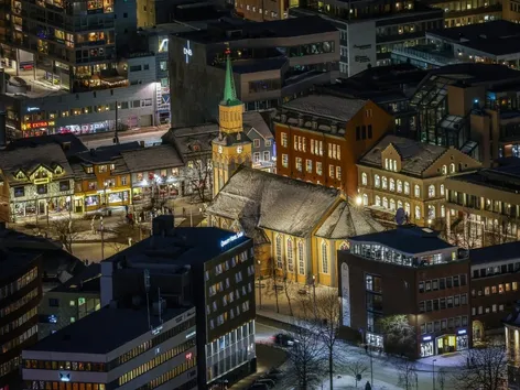 Utsikt over Tromsø om kvelden