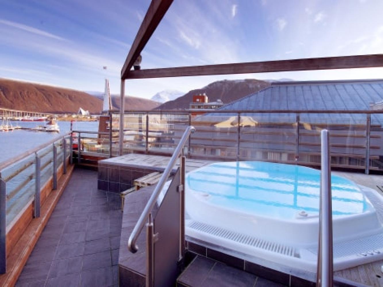 Jacuzzi on the roof of Clarion Collection Hotel Aurora.