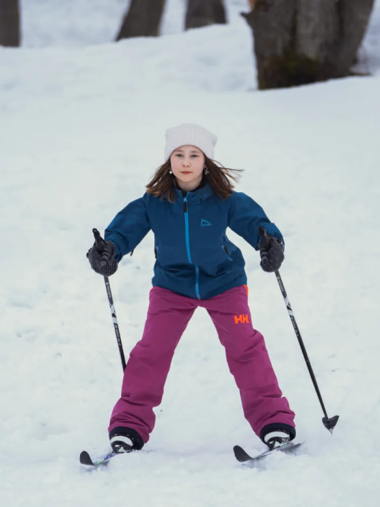 girl skiing