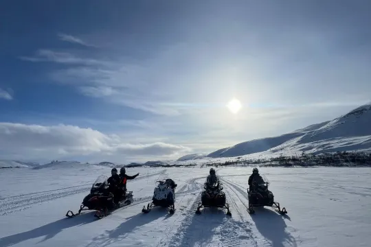 Snøskuter ekspedisjon i Skibotndalen - lunsj først