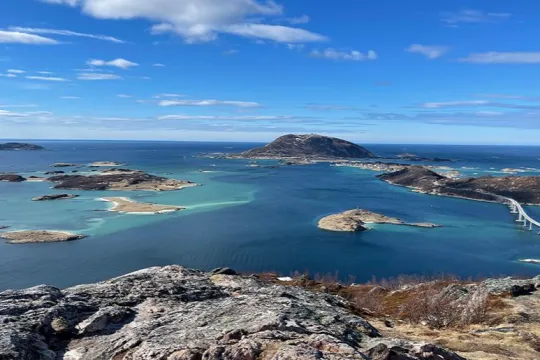Utsikt over Sommarøy og Hillesøy