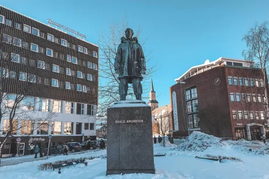 Statue of Roald Amundsen