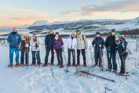 Gjester poserer med truger