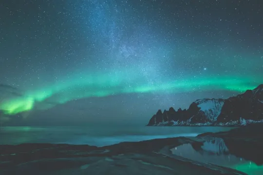 Nordlys over kystlandskapet