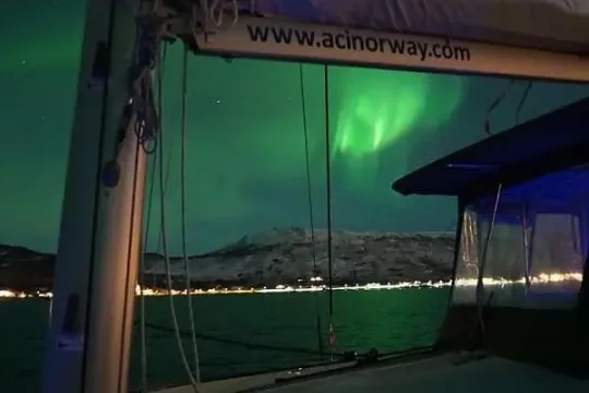 Nordlyset sett fra katamaranen