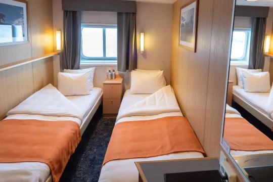 24-Hour Northern Lights and Whale Watching Cruise – Twin Cabin