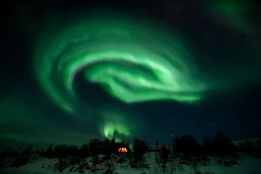 Nordlys over campen