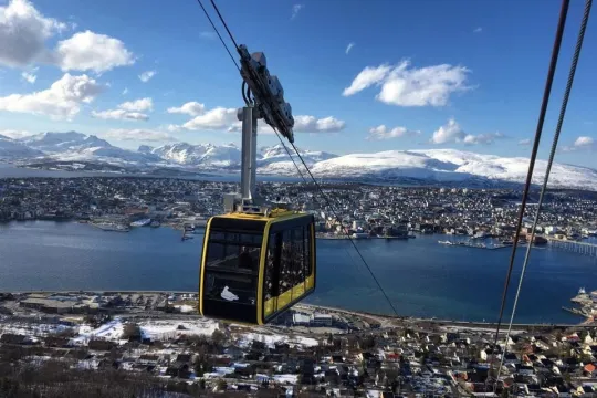 Fjellheisen med Tromsø i bakgrunnen