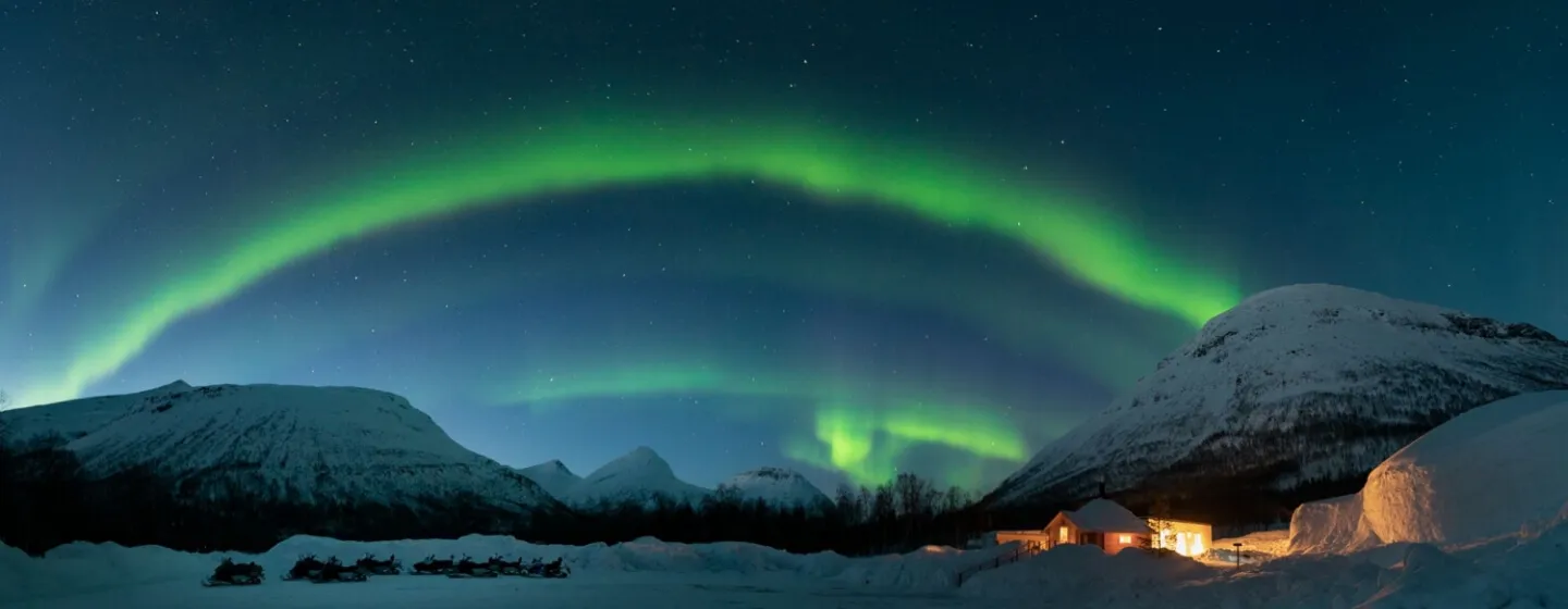 Northern lights and snow mobiles in the Tromsø region