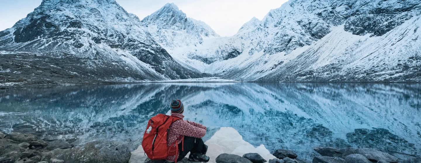 Dame ved Blåisvannet i Lyngen