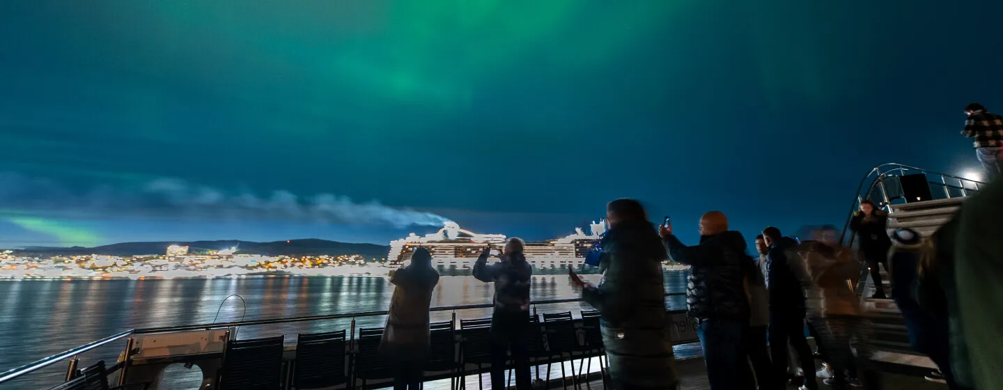 Nordlys fra sjøsiden på en båttur med Brim i Tromsø