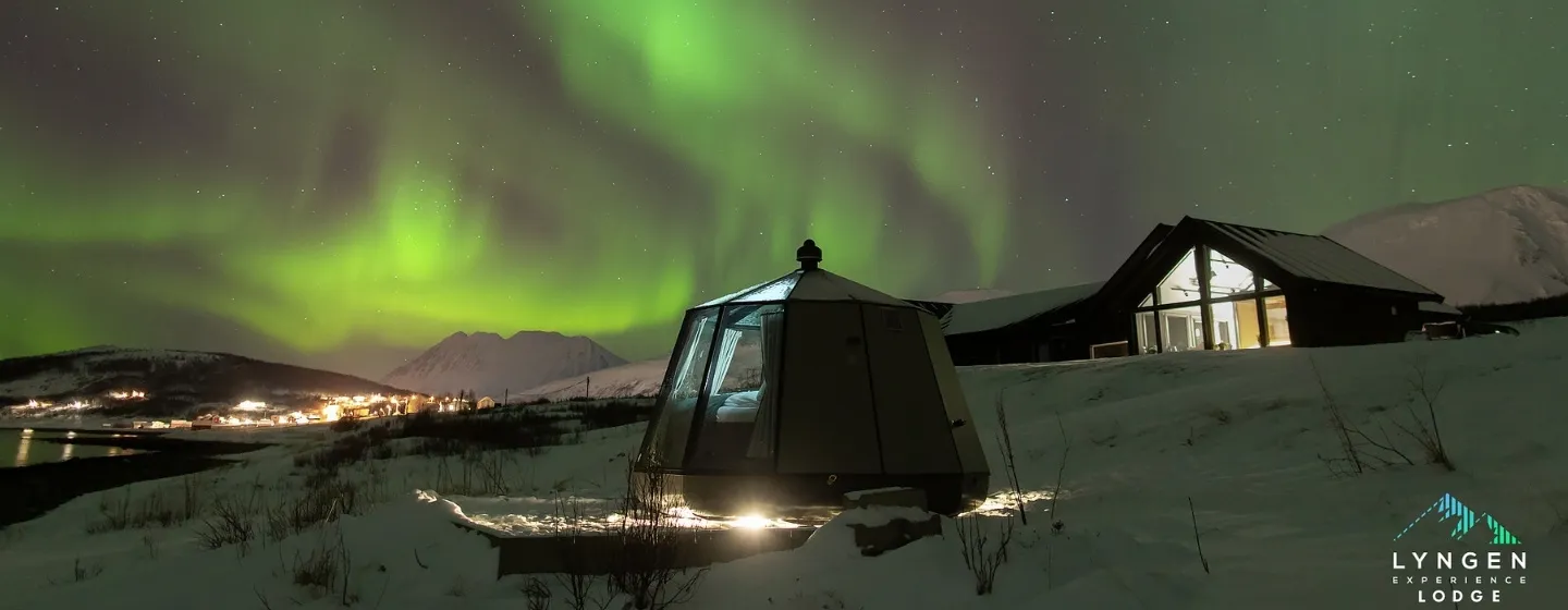 Northern lights above Lyngen Experience Lodge and glass igloo
