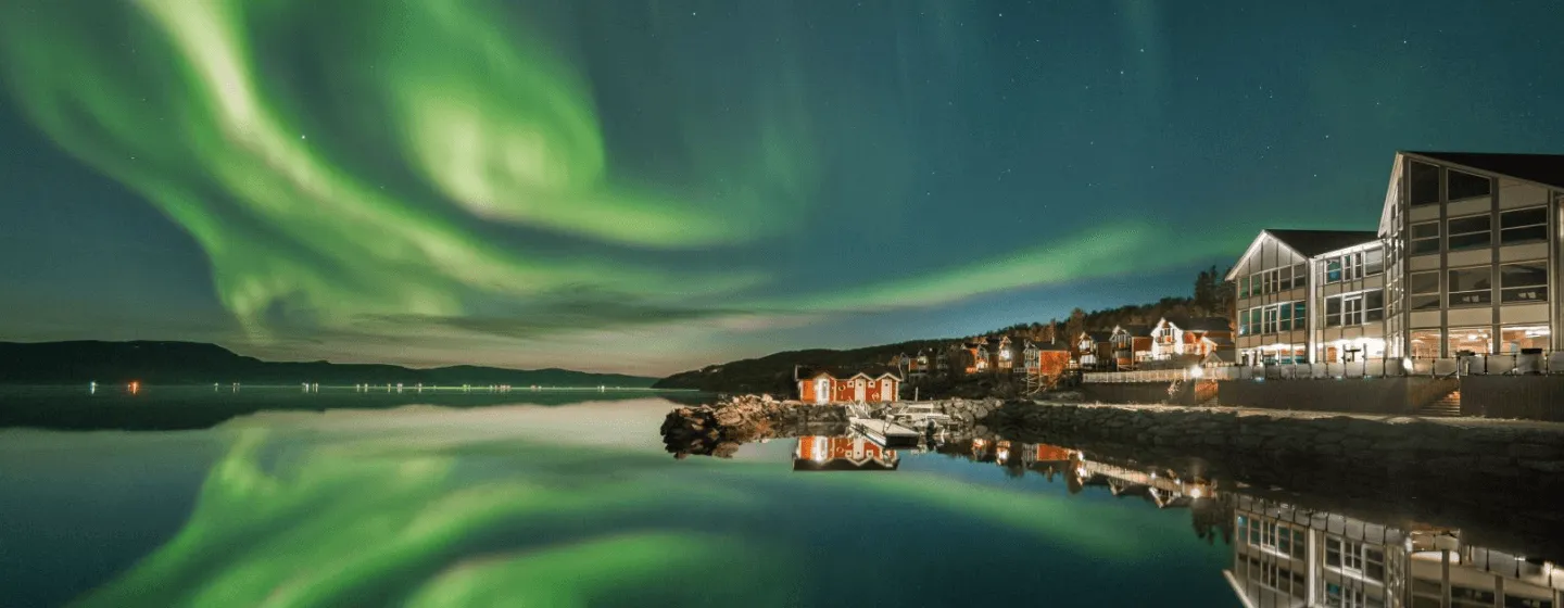 Dansende nordlys over Malangen Resort