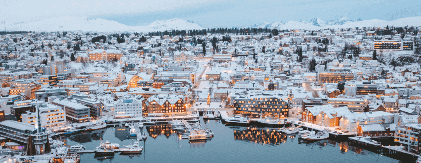 Troms by på vinter sett ovenfra