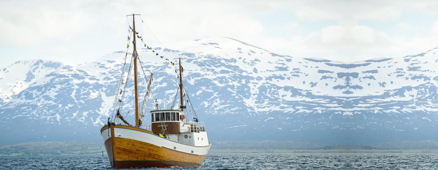 båt Hermes  Tromsø fjellene