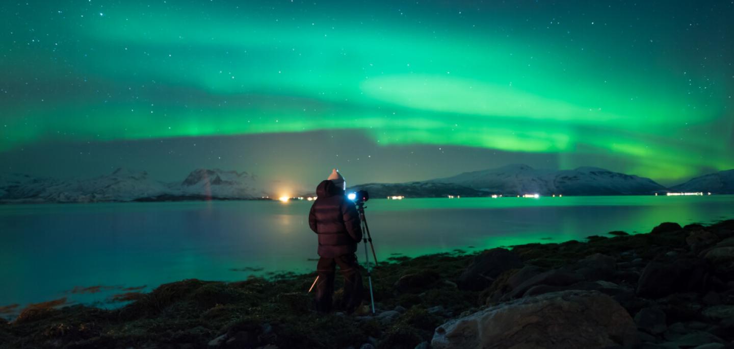 Person photgraphing the northern lights in the Tromsø region