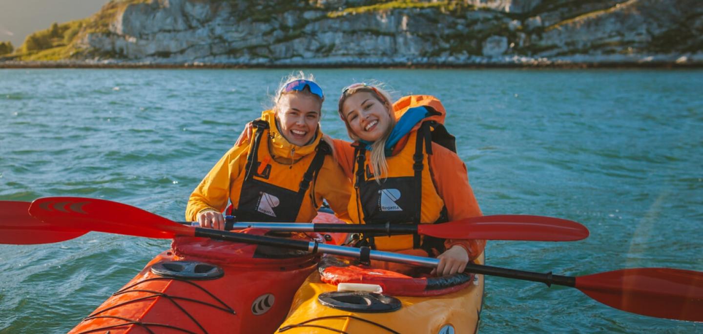 girls friends kayaking in autumn in Tromso 